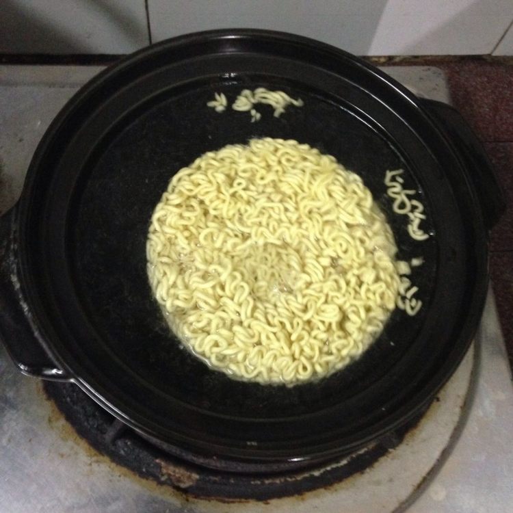 鲜虾香菇饺子面步骤10