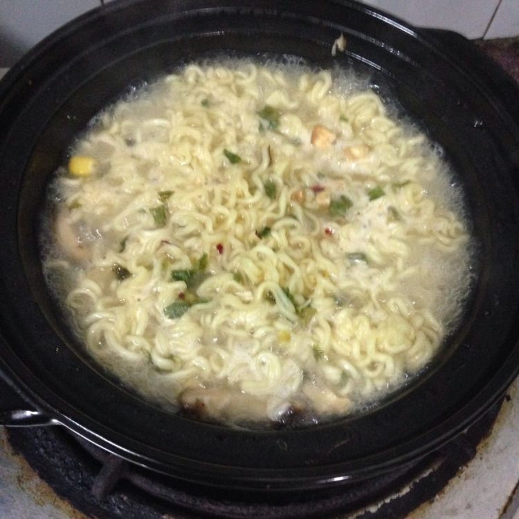 鲜虾香菇饺子面步骤12