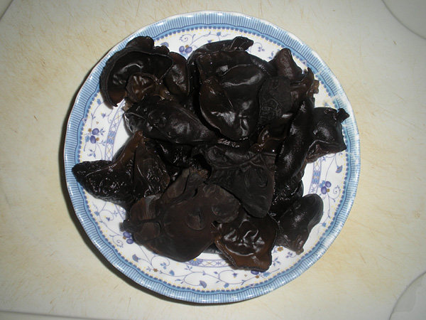 郫县豆瓣炒木耳生菜步骤2