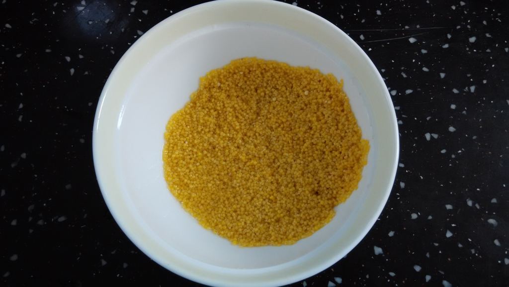 生菜蛋花小米粥步骤1