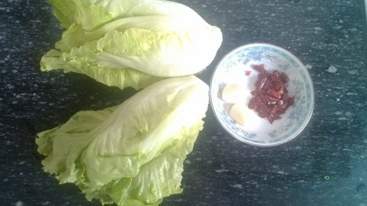 辣味生菜步骤1