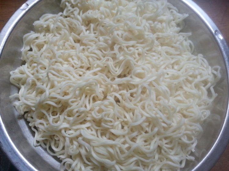 生菜瘦肉鸡蛋面步骤1