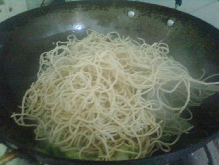 鸡蛋炒粗面步骤4