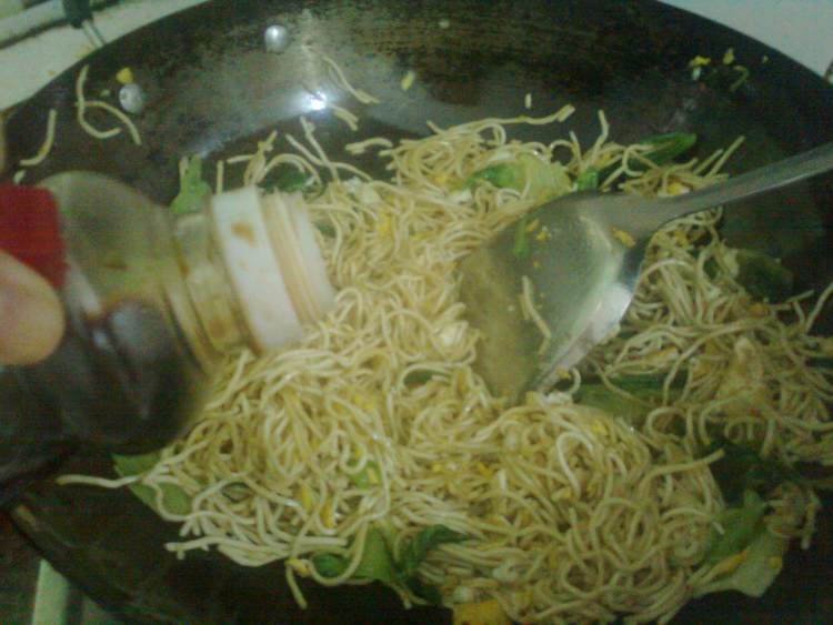 鸡蛋炒粗面步骤6