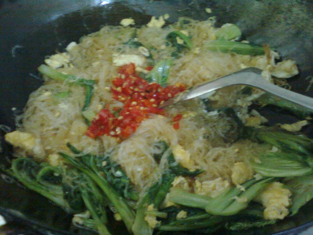 鸡蛋生菜炒粉丝步骤8