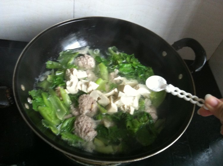 生菜豆腐肉丸汤步骤6