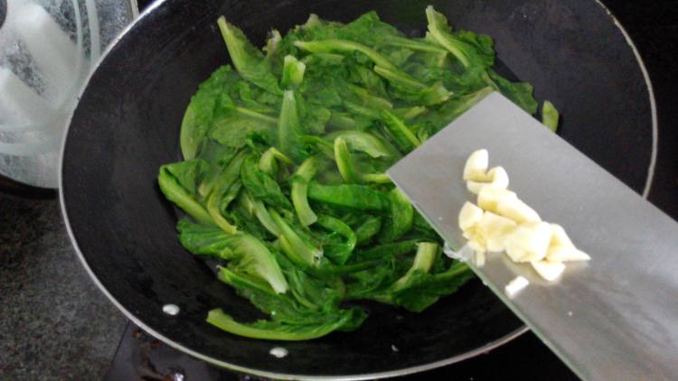 蚝油捞生菜步骤3