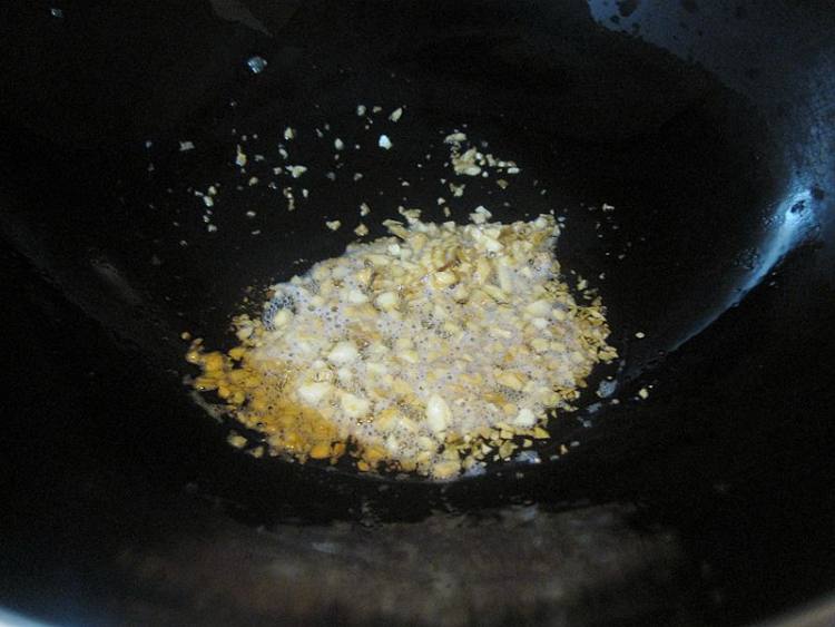 鱼丸煮生菜步骤2