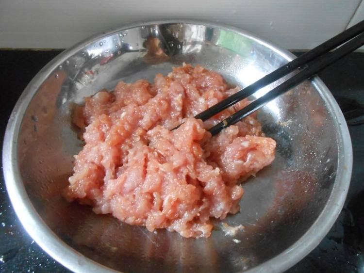 生菜肉末步骤2