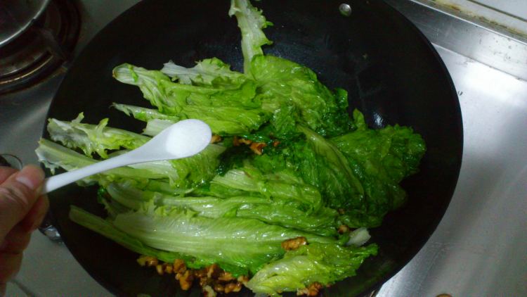 核桃蚝油生菜步骤4