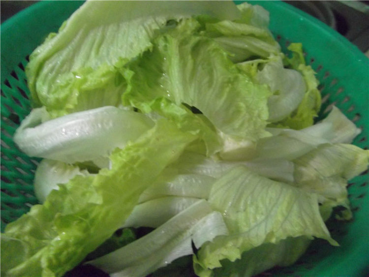 肉末拌生菜步骤1