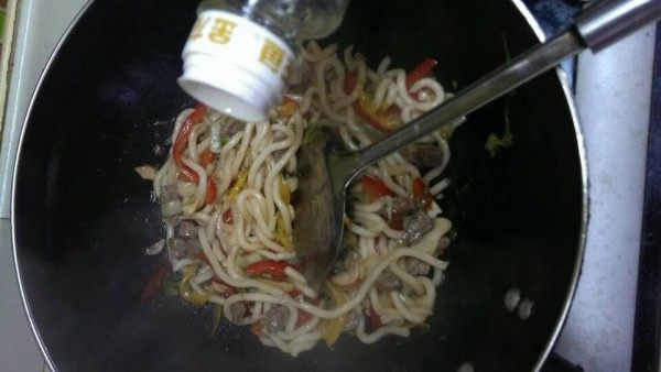 牛肉杂蔬乌冬面步骤8