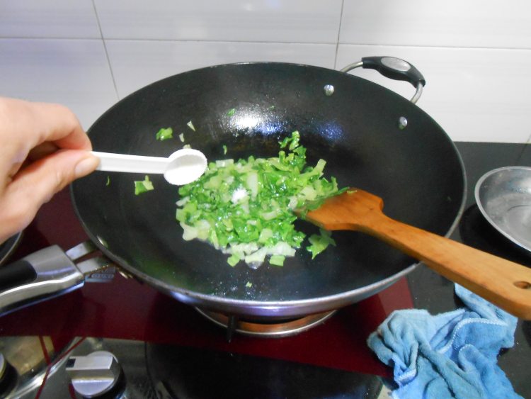 蛋炒生菜步骤5