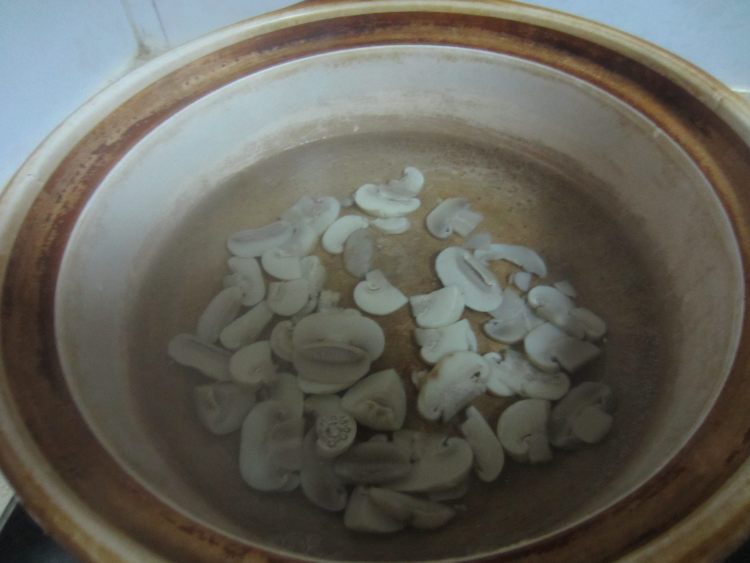 生菜蘑菇汤步骤4