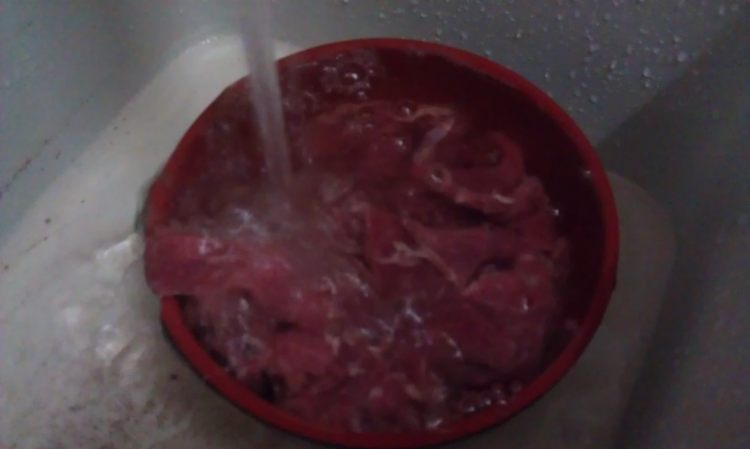 香烤牛肉生菜包步骤3