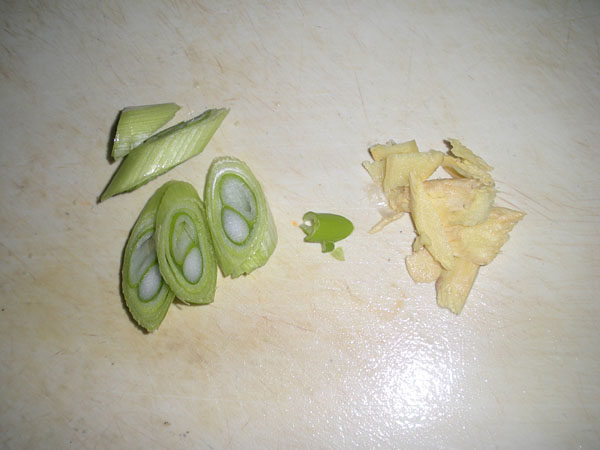 西红柿生菜汤面步骤7