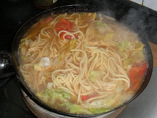 西红柿生菜汤面步骤15
