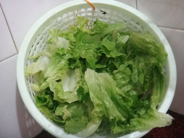 榨菜炒生菜步骤1