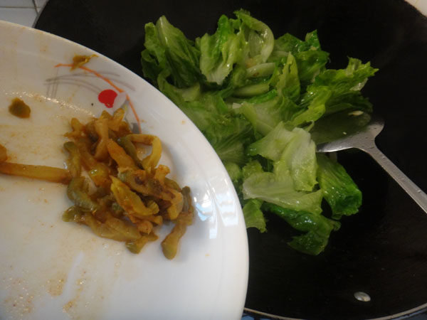榨菜炒生菜步骤5