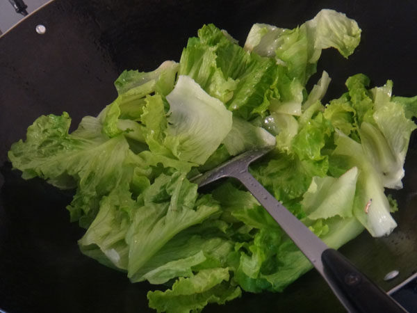 榨菜炒生菜步骤4