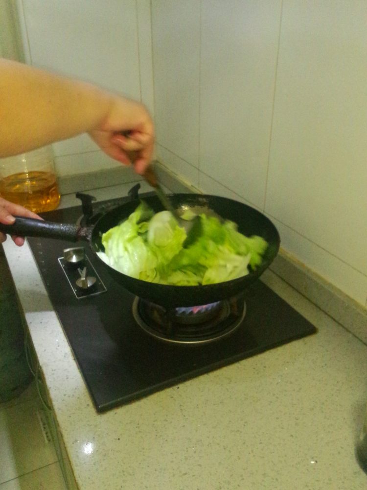 椒香炝球生菜步骤6