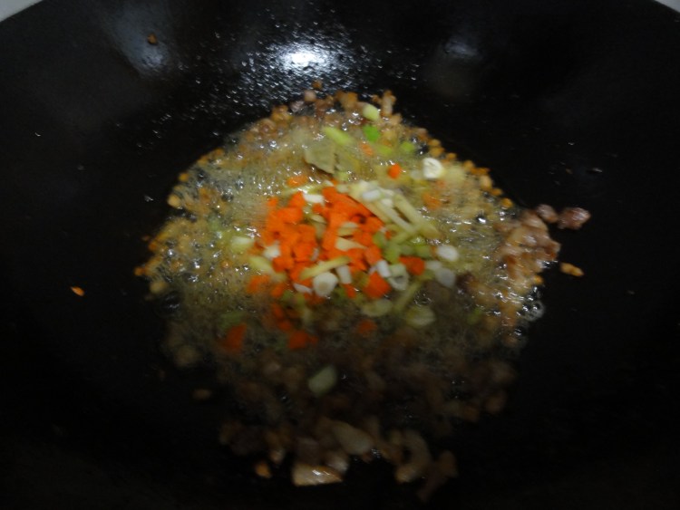 鲜虾肉末浇茄龙步骤7
