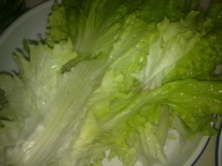 金针菇拌生菜丝步骤2