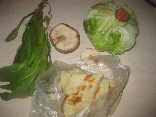 菠菜香菇烩饼步骤1