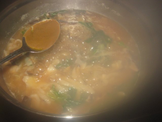 菠菜香菇烩饼步骤6