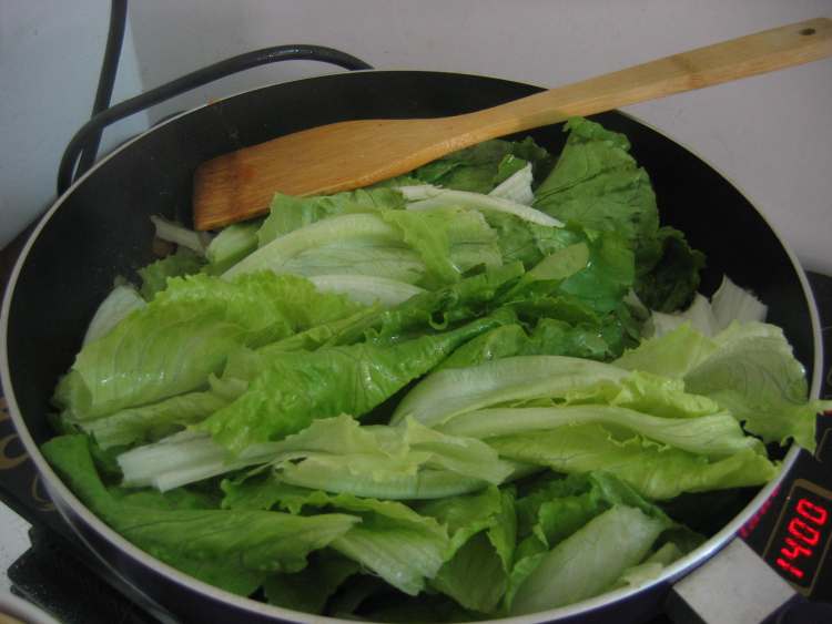 番茄煮生菜步骤6