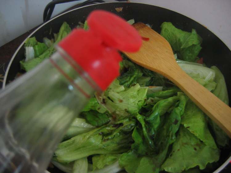番茄煮生菜步骤7