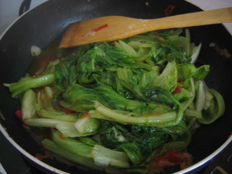 番茄煮生菜步骤8