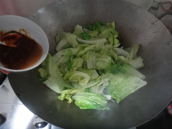 黄豆酱炒生菜步骤5