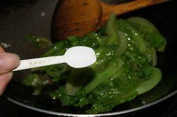 蚝油蒜泥生菜步骤6