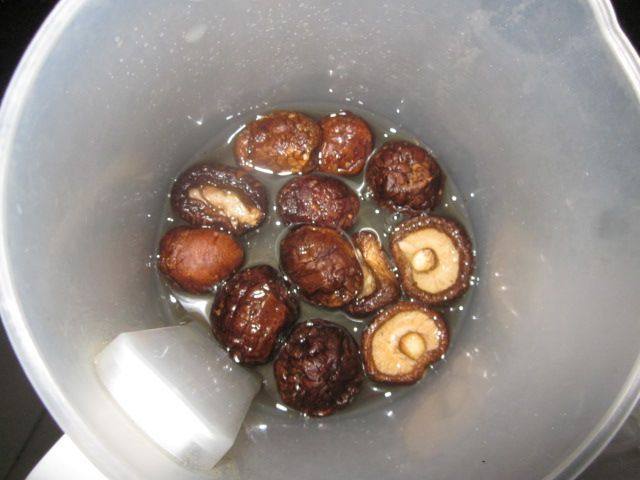 香菇生菜步骤2