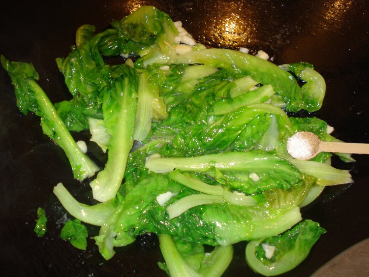 蒜蓉翡翠生菜步骤8
