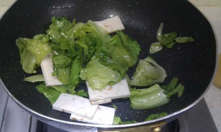 生菜炒虾糕步骤5