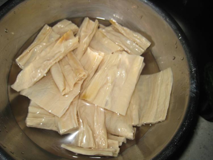 生菜腐竹汤步骤1