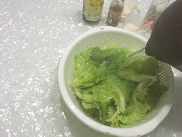 凉拌生菜(无油烟版)步骤1