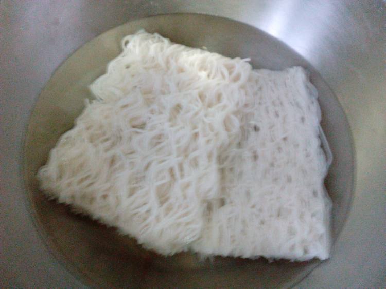 西红柿鸡蛋米粉步骤1