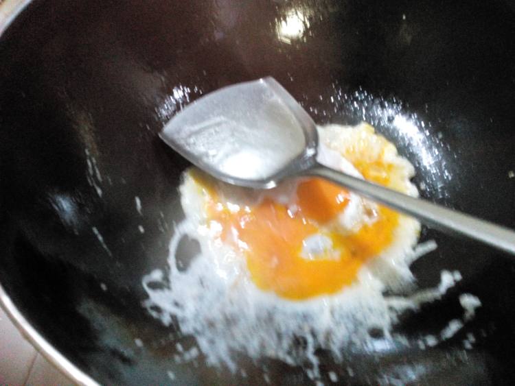 西红柿鸡蛋米粉步骤3