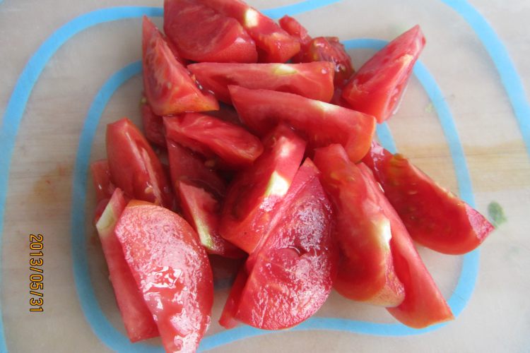 生菜拌西红柿步骤3