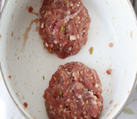 煎牛肉饼三明治步骤4