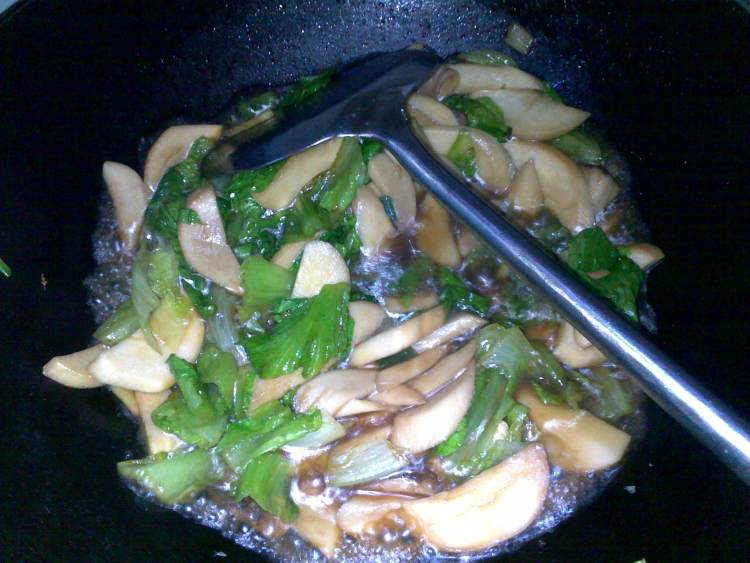 鲜贝露生菜鸡腿菇步骤6