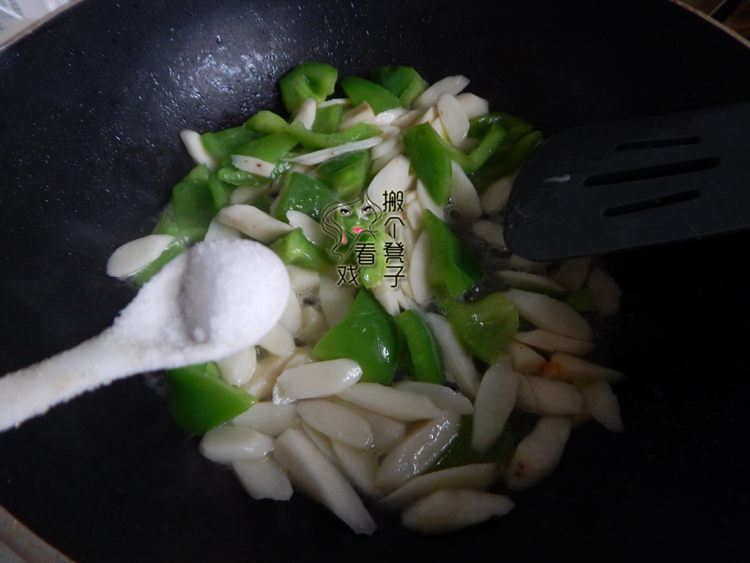 青椒炒山药片步骤8