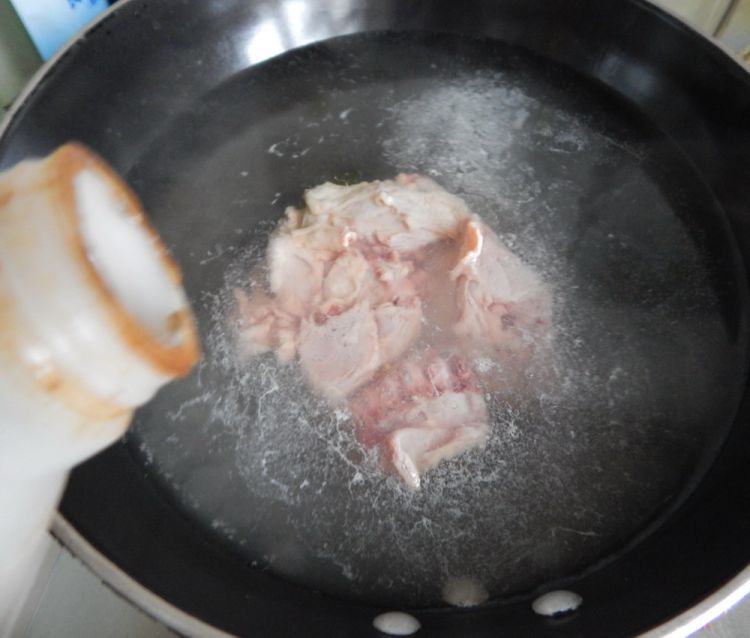 山药土豆烧鸡块步骤2