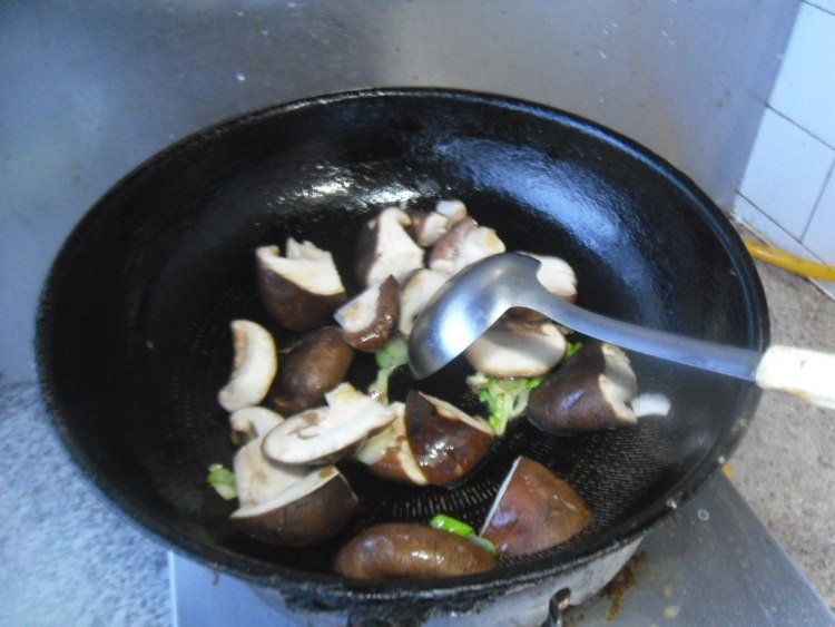 香菇山药扒油菜步骤7
