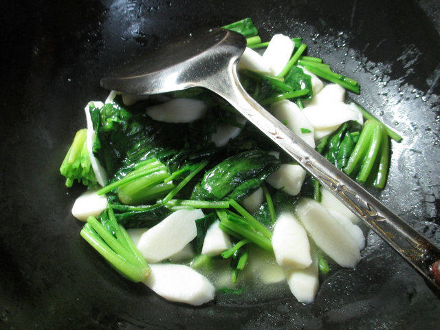 菠菜炒山药步骤8