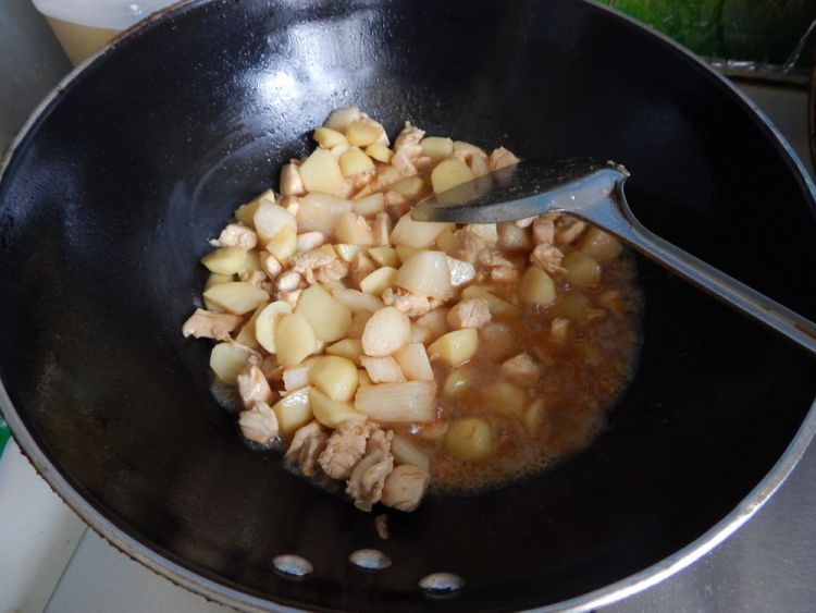土豆炒鸡丁步骤12