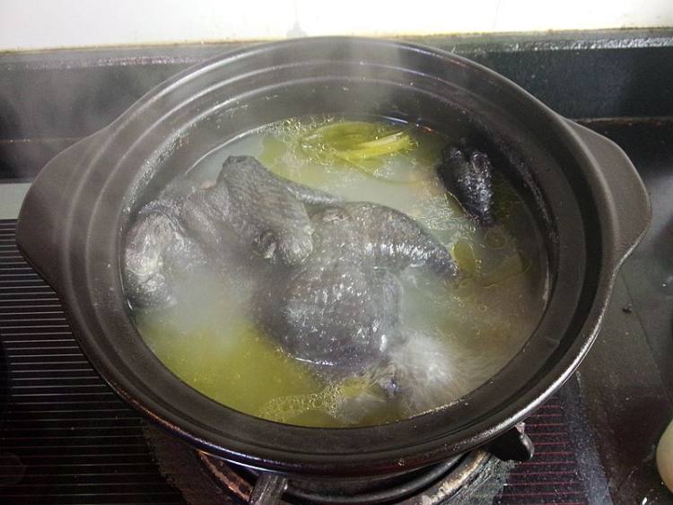 乌鸡山药砂锅煲步骤7